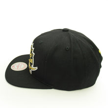 Load image into Gallery viewer, Buy NBA Toronto Raptors Split Crown Snapback Hat Black by Mitchell and Ness - Swaggerlikeme.com / Grand General Store