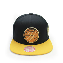 Load image into Gallery viewer, Buy Men's Toronto Raptors Eye of the Tiger snapback hat by Mitchell & Ness - Black