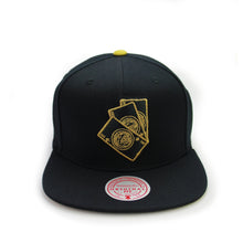 Load image into Gallery viewer, Buy Men's Mitchell & Ness NBA Toronto Raptors 3 of a kind Snapback Hat - Black