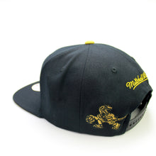 Load image into Gallery viewer, Buy Men's Mitchell & Ness NBA Toronto Raptors 3 of a kind Snapback Hat - Black