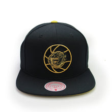 Load image into Gallery viewer, Buy Men's Mitchell & Ness Vancouver Grizzlies Call It A Spade Snapback Hat - Black