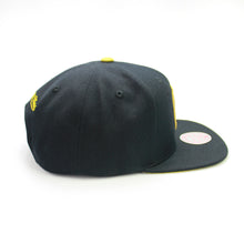 Load image into Gallery viewer, Buy Men's Mitchell & Ness Vancouver Grizzlies Call It A Spade Snapback Hat - Black
