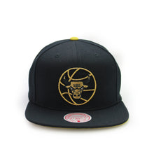 Load image into Gallery viewer, Buy Men's Mitchell & Ness NBA Chicago Bulls Call It A Spade Snapback Hat - Black