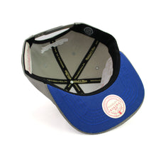 Load image into Gallery viewer, Buy Men's Mitchell & Ness NHL Munch Time Snapback Toronto Maple Leafs in Grey - Swaggerlikeme.com / Grand General Store
