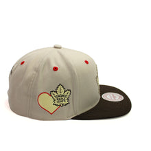 Load image into Gallery viewer, Buy Men's Toronto Maple Leafs NHL Mitchell & Ness Pork Belly Snapback Oatmeal - Swaggerlikeme.com
