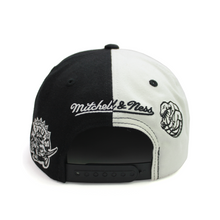 Load image into Gallery viewer, Buy Men's Mitchell & Ness NBA Toronto Raptors Night & Day snapback hat - Swaggerlikeme.com