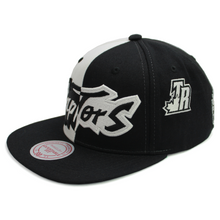 Load image into Gallery viewer, Buy Men's Mitchell & Ness NBA Toronto Raptors Night & Day snapback hat - Swaggerlikeme.com