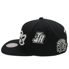 Load image into Gallery viewer, Buy Men's Mitchell & Ness NBA Toronto Raptors Night & Day snapback hat - Swaggerlikeme.com