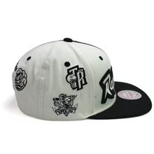 Load image into Gallery viewer, Buy Men's Mitchell & Ness NBA Toronto Raptors Night & Day snapback hat - Swaggerlikeme.com