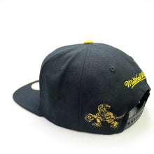 Load image into Gallery viewer, Buy Men&#39;s Mitchell &amp; Ness NBA Toronto Raptors 3 of a kind Snapback Hat - Black
