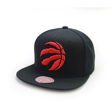 Load image into Gallery viewer, Buy Men&#39;s Mitchell &amp; Ness NBA Toronto Raptors Team Ground 2.0 Snapback Hat Black
