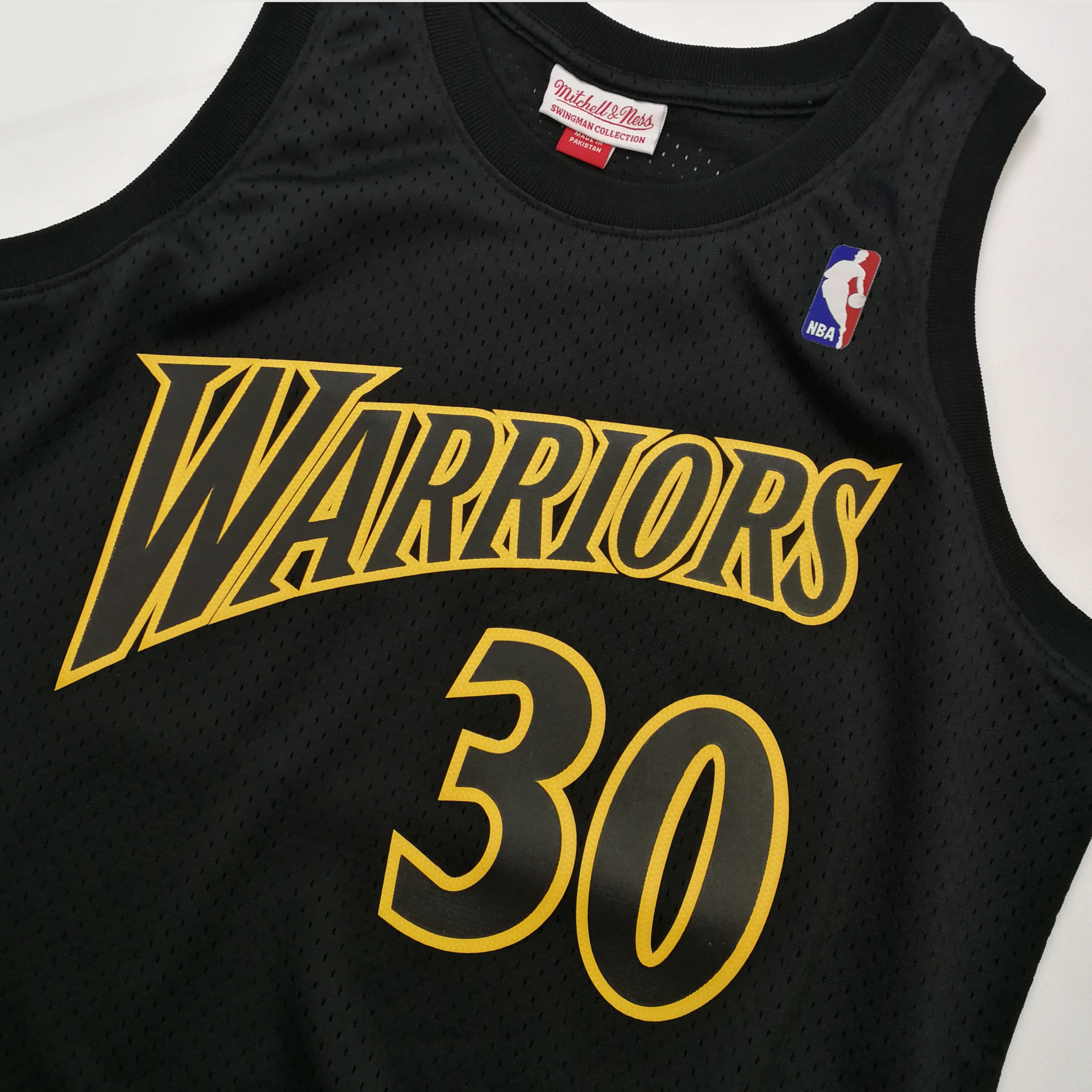 Men's Stephen Curry Golden State Warriors Black Dynamic Swingman Jersey by  Mitchell & Ness –  / Grand General Store