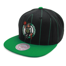 Load image into Gallery viewer, Men&#39;s Boston Celtics Mitchell &amp; Ness Team Pinstripe Snapback Hat - Black
